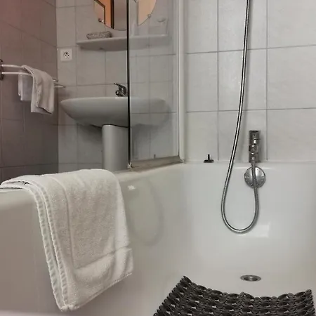 Hotell La Table Des Bons Peres Bislée