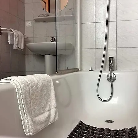 Hotell La Table Des Bons Peres Bislée