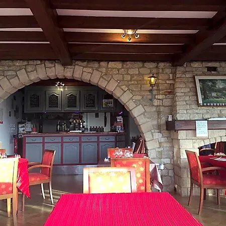 La Table Des Bons Peres Bislée
