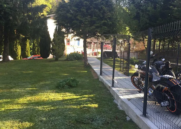 La Table Des Bons Peres Bislee