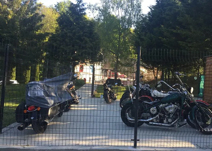 Hotel La Table Des Bons Peres Bislee